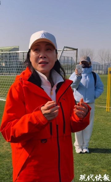 开云网址-田震与江苏女足梦幻联动，邀请女足球员看演唱会